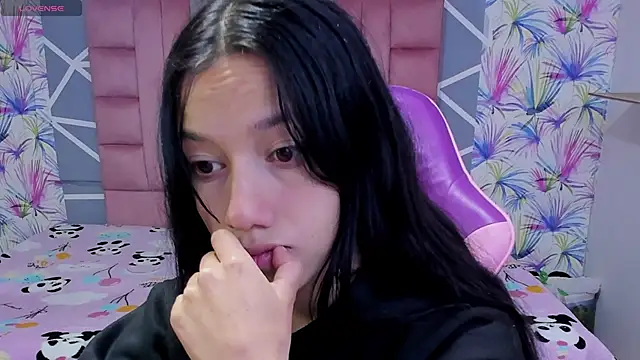 Snapshot of AdelaidaManson18 chatting on 12/14/25, 03:24 AdelaidaManson18 online show from 12/14/25, 03:24