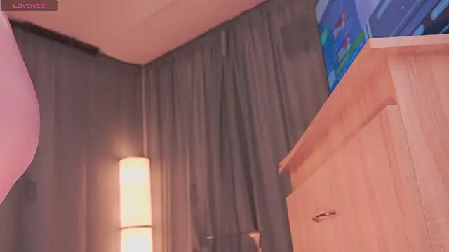 Snapshot of ElodieRousse_ chatting on 11/30/25, 12:17 ElodieRousse online show from 11/30/25, 12:17