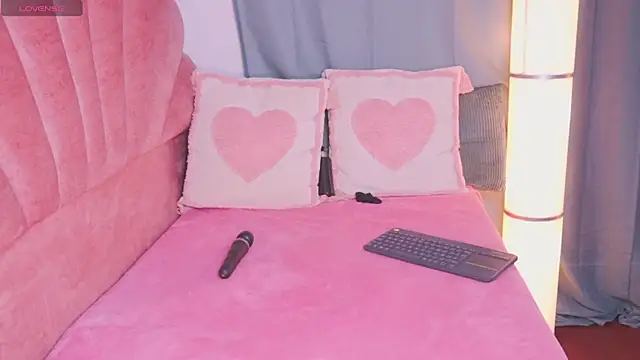 ElodieRousse  online show from 02/04/26, 06:47