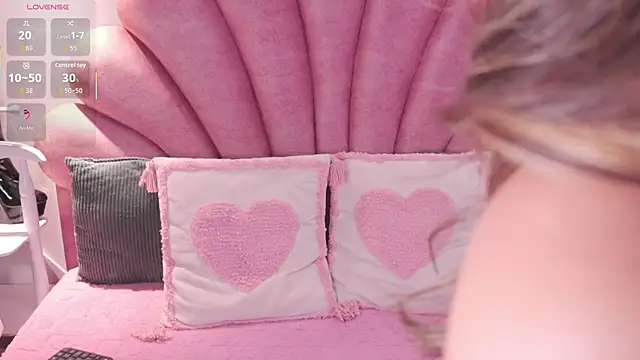 Snapshot of ElodieRousse_ chatting on 10/18/25, 06:54 ElodieRousse online show from 10/18/25, 06:54