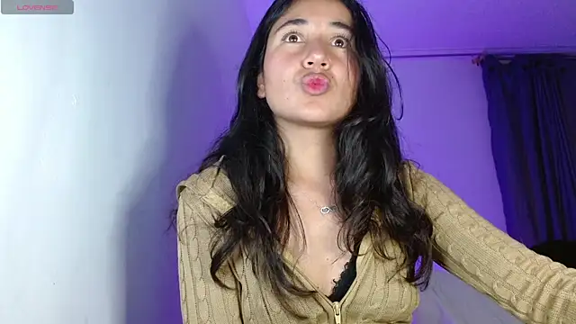 Snapshot of naomy_rain chatting on 10/24/25, 05:17 naomy rain online show from 10/24/25, 05:17