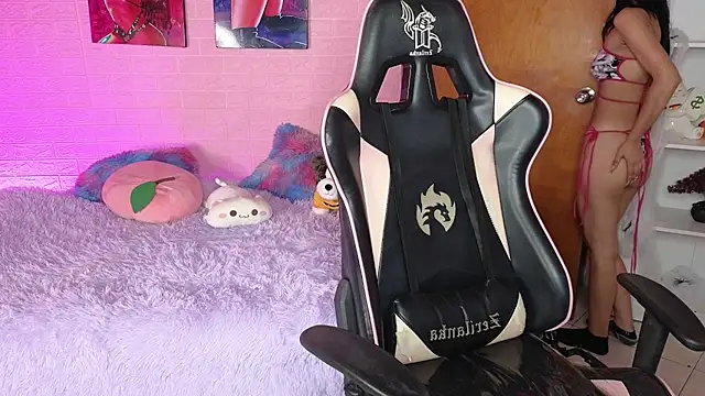 pinkygirl18 online show from 11/11/25, 05:35