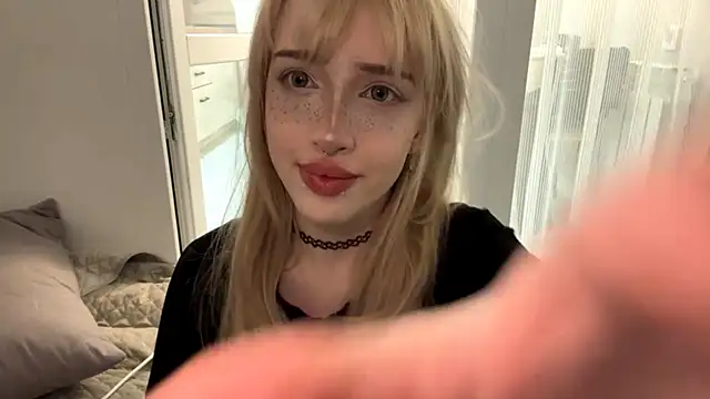 Snapshot of Milkmoriee chatting on 10/18/25, 05:26 Milkmoriee online show from 10/18/25, 05:26