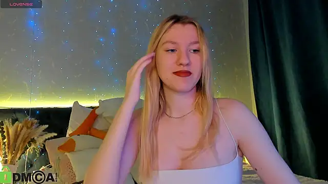 LinaRayy online show from 11/29/25, 08:14