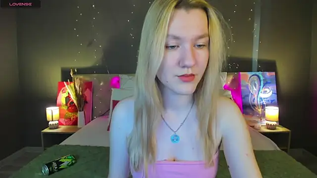 LinaRayy online show from 10/25/25, 09:08