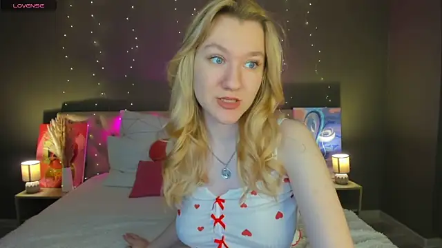 LinaRayy online show from 11/06/25, 09:24