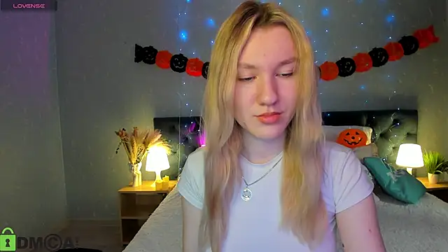 LinaRayy online show from 10/22/25, 09:31