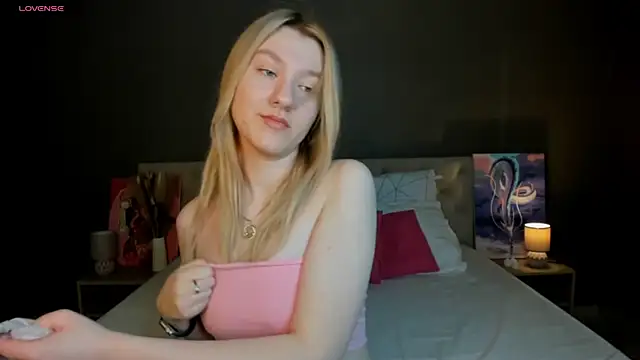 LinaRayy online show from 10/18/25, 09:33