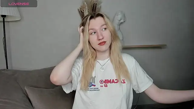 LinaRayy online show from 12/02/25, 08:05