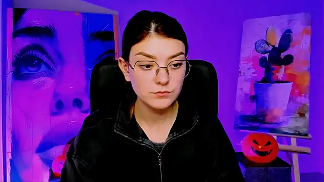 Snapshot of AnaSteisher chatting on 10/28/25, 01:21 AnaSteisher online show from 10/28/25, 01:21