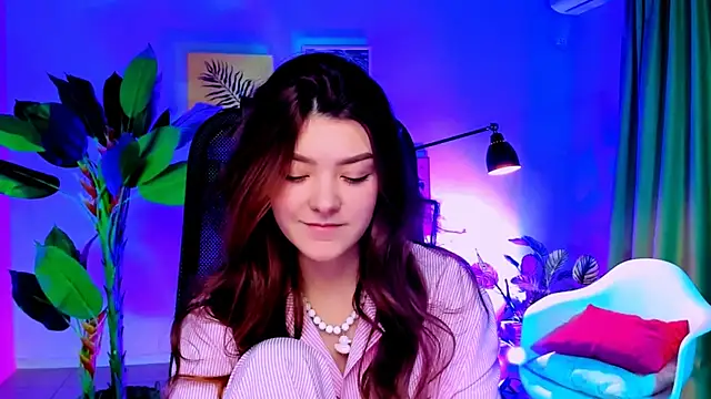 Snapshot of AnaSteisher chatting on 11/22/25, 01:43 AnaSteisher online show from 11/22/25, 01:43