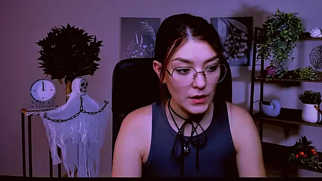 Snapshot of AnaSteisher chatting on 10/21/25, 01:32 AnaSteisher online show from 10/21/25, 01:32