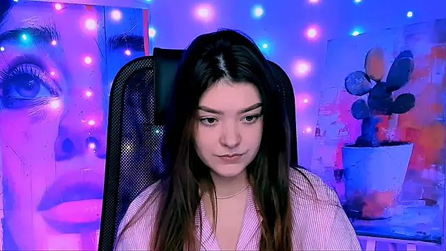 Snapshot of AnaSteisher chatting on 12/19/25, 01:35 AnaSteisher online show from 12/19/25, 01:35