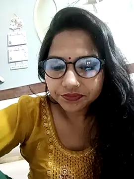 Snapshot of Vanshika1432 chatting on 10/25/25, 05:17 Vanshika1432 online show from 10/25/25, 05:17