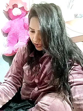 Snapshot of Vanshika1432 chatting on 12/15/25, 01:50 Vanshika1432 online show from 12/15/25, 01:50