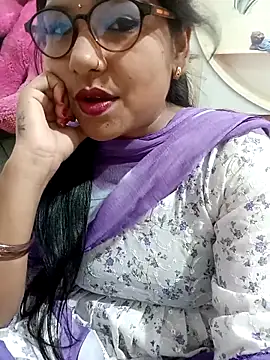 Snapshot of Vanshika1432 chatting on 10/23/25, 03:49 Vanshika1432 online show from 10/23/25, 03:49