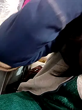 Snapshot of Vanshika1432 chatting on 12/04/25, 07:40 Vanshika1432 online show from 12/04/25, 07:40