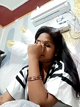 Snapshot of Vanshika1432 chatting on 10/20/25, 12:34 Vanshika1432 online show from 10/20/25, 12:34