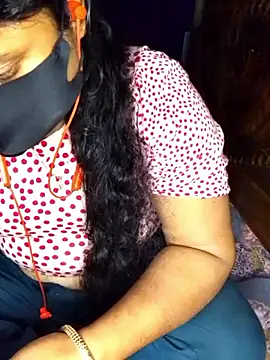 Snapshot of Priyanka-Khan chatting on 05/15/26, 06:17 Priyanka-Khan online show from 05/15/26, 06:17