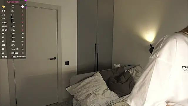 BrynnHolverson online show from 11/28/25, 06:19