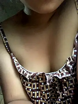 Snapshot of Embe-xinh18 chatting on 10/24/25, 06:56 Embe-xinh18 online show from 10/24/25, 06:56
