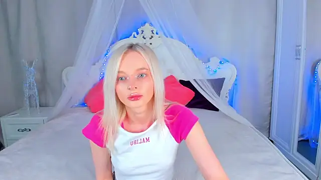 Snapshot of AlessaKiss chatting on 06/22/26, 02:17 AlessaKiss online show from 06/22/26, 02:17