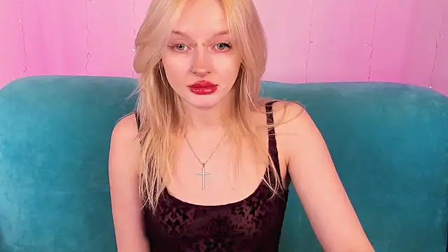 Snapshot of AlessaKiss chatting on 11/16/25, 08:52 AlessaKiss online show from 11/16/25, 08:52