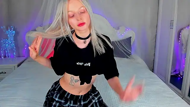 Snapshot of AlessaKiss chatting on 07/14/26, 02:05 AlessaKiss online show from 07/14/26, 02:05