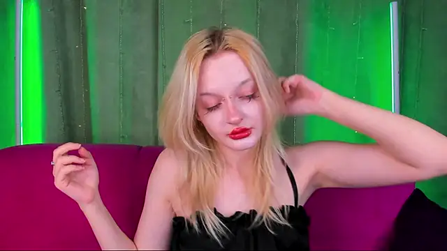 Snapshot of AlessaKiss chatting on 11/23/25, 09:19 AlessaKiss online show from 11/23/25, 09:19