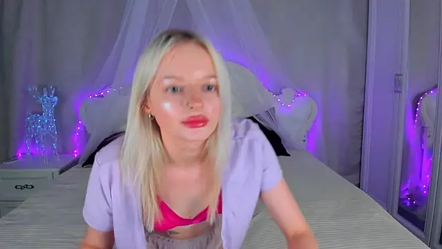 Snapshot of AlessaKiss chatting on 07/19/26, 09:06 AlessaKiss online show from 07/19/26, 09:06