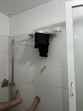 Snapshot of liamhn2k4 chatting on 04/15/26, 11:27 liamhn2k4 online show from 04/15/26, 11:27