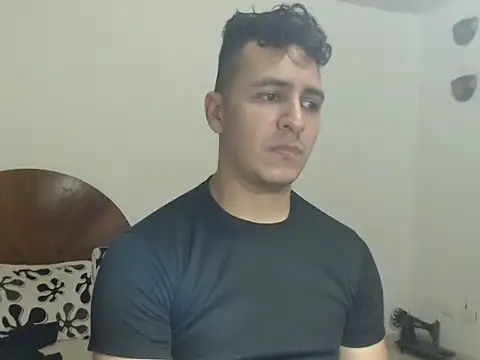 Snapshot of DarkTheKing chatting on 11/04/25, 04:05 DarkTheKing online show from 11/04/25, 04:05