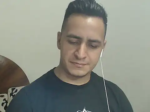 Snapshot of DarkTheKing chatting on 11/03/25, 05:01 DarkTheKing online show from 11/03/25, 05:01