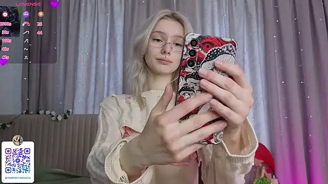 Snapshot of Sunshine_agata chatting on 06/09/26, 05:30 Sunshine agata online show from 06/09/26, 05:30