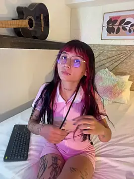 Emma duff online show from 03/26/26, 07:34