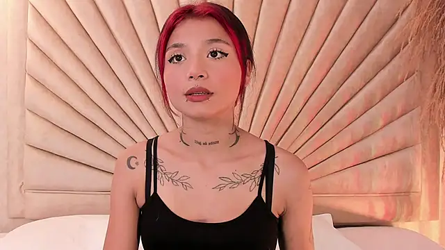 Snapshot of Emma_duff chatting on 10/25/25, 11:42 Emma duff online show from 10/25/25, 11:42