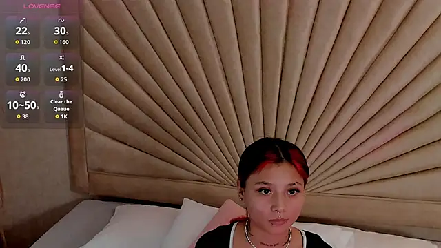 Snapshot of Emma_duff chatting on 12/15/25, 08:14 Emma duff online show from 12/15/25, 08:14