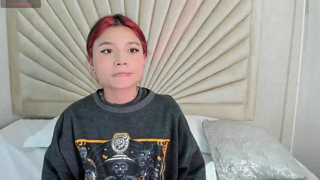 Snapshot of Emma_duff chatting on 12/03/25, 11:31 Emma duff online show from 12/03/25, 11:31