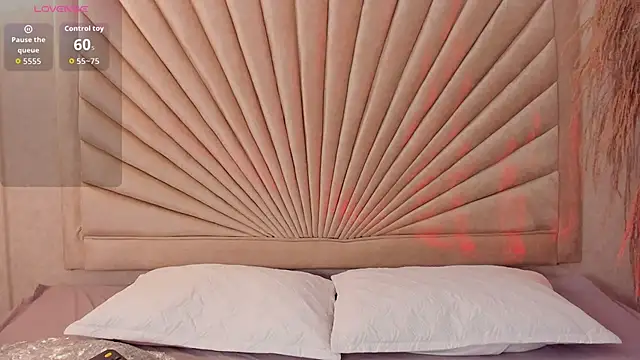 Snapshot of Emma_duff chatting on 11/25/25, 11:54 Emma duff online show from 11/25/25, 11:54