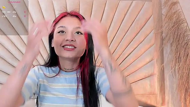 Snapshot of Emma_duff chatting on 11/06/25, 12:20 Emma duff online show from 11/06/25, 12:20