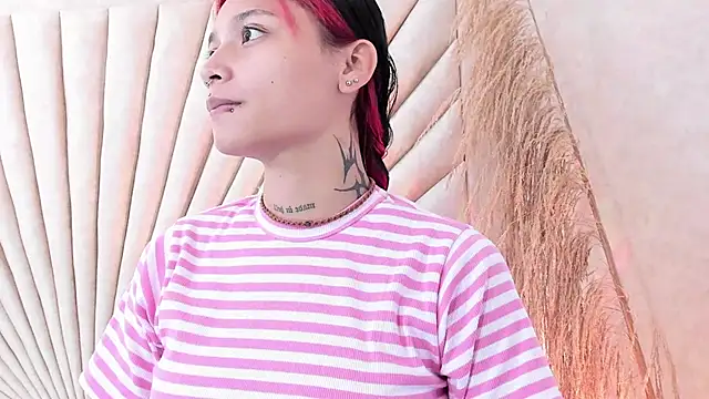 Snapshot of Emma_duff chatting on 10/29/25, 12:26 Emma duff online show from 10/29/25, 12:26