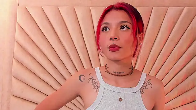 Snapshot of Emma_duff chatting on 10/27/25, 12:06 Emma duff online show from 10/27/25, 12:06