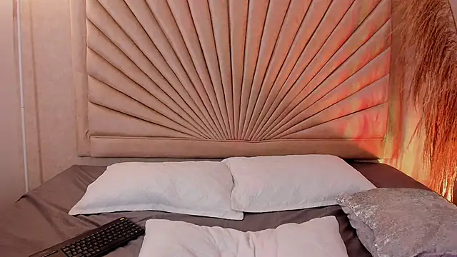 Snapshot of Emma_duff chatting on 11/22/25, 12:15 Emma duff online show from 11/22/25, 12:15