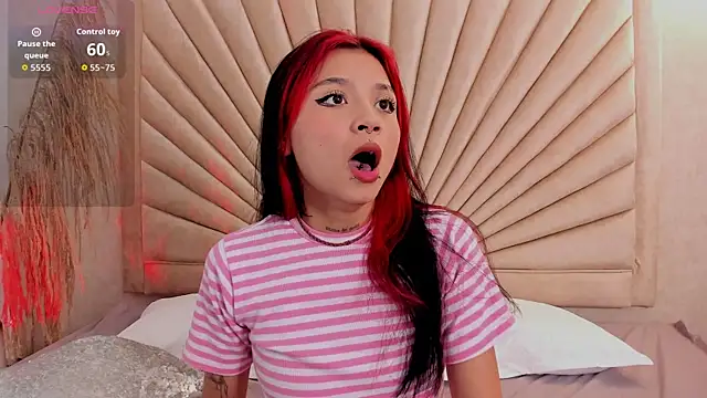 Snapshot of Emma_duff chatting on 11/26/25, 11:32 Emma duff online show from 11/26/25, 11:32