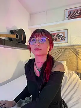 Emma duff online show from 03/19/26, 07:47