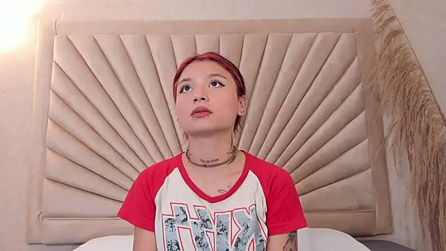 Snapshot of Emma_duff chatting on 11/04/25, 11:58 Emma duff online show from 11/04/25, 11:58