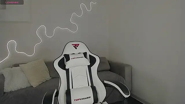 bella xx   online show from 12/15/25, 03:12