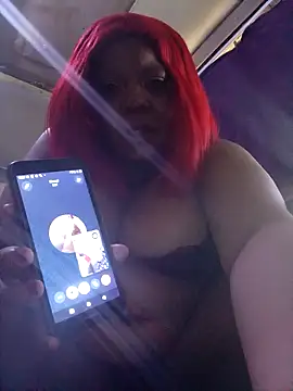 Snapshot of boobsqueenxo chatting on 10/18/25, 10:39 boobsqueenxo online show from 10/18/25, 10:39