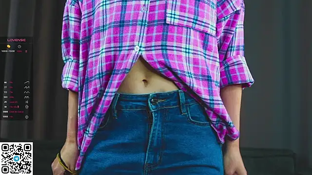 Snapshot of FoxFever chatting on 11/22/25, 07:18 FoxFever online show from 11/22/25, 07:18