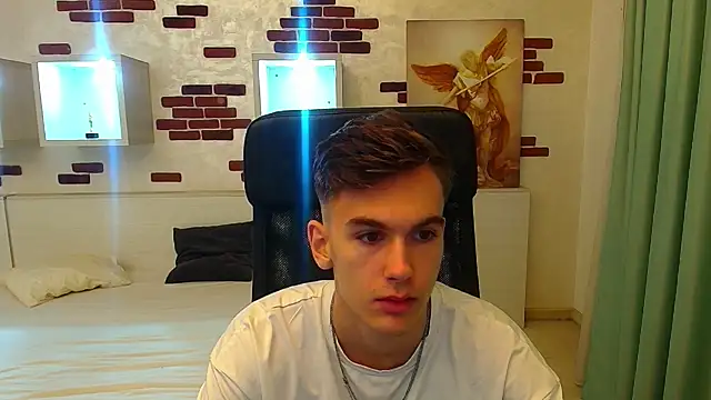 Snapshot of BradyFlint chatting on 10/19/25, 04:48 BradyFlint online show from 10/19/25, 04:48